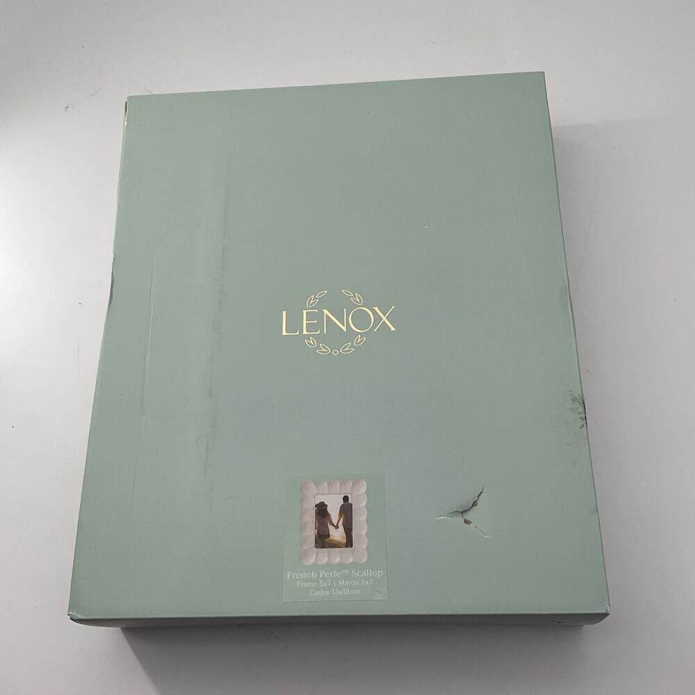 Lenox French Perle Scallop Frame-Holds, 5 in X 7 inch NEW